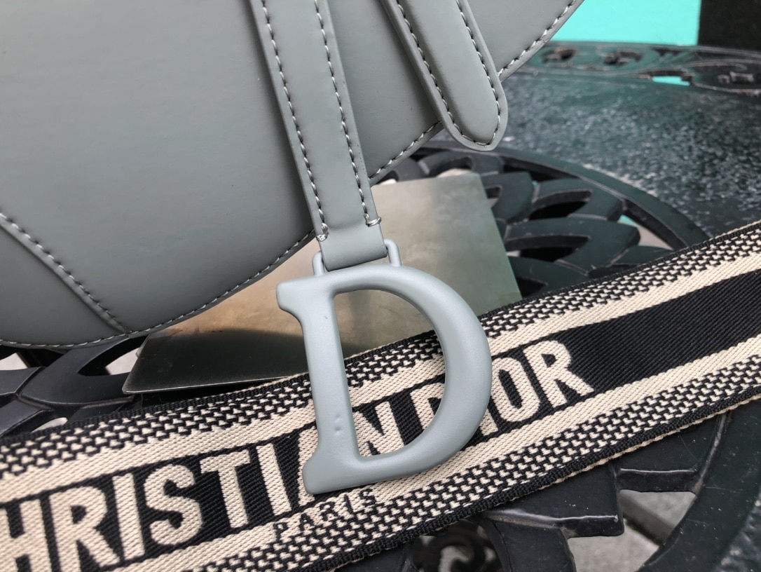 DIOR SADDLE ULTRA MATTE CALFSKIN GREY - Image 3